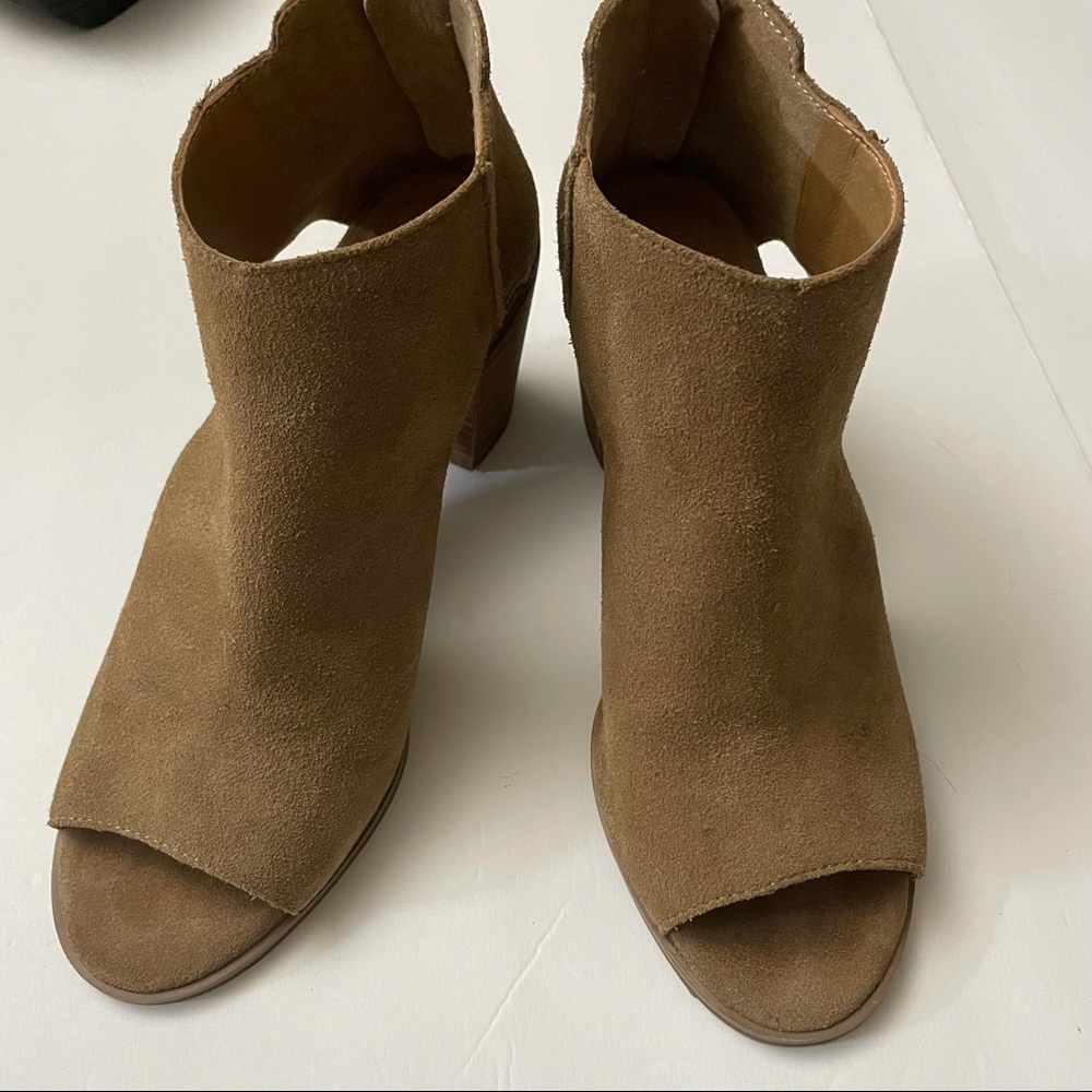 Lucky Brand cut out peep toe bootie size 6.5